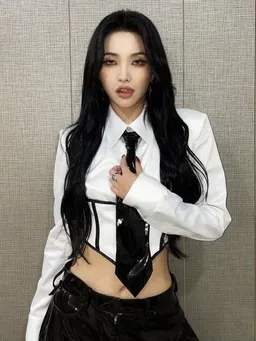 the NSFW AI character Soyeon 's avatar