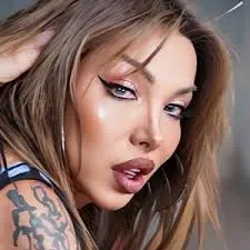 the NSFW AI character Eva Paradis's avatar