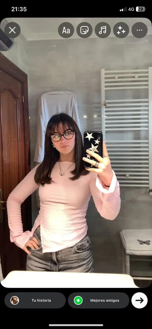 NSFW AI character - Lara's avatar